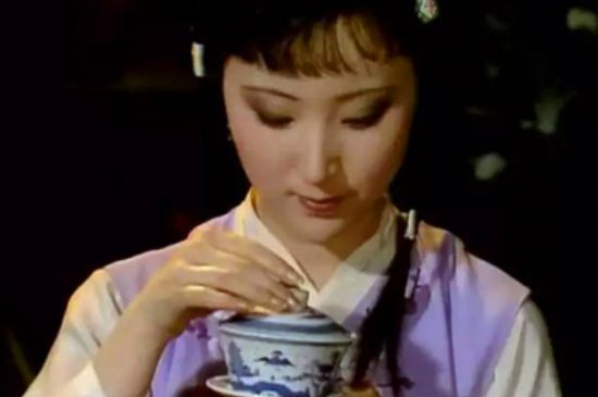 女士喝茶優(yōu)雅姿勢(shì)，女士正確喝茶姿勢(shì)禮儀