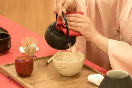 女人喝茶要行扣茶禮嗎，叩茶禮女士能用嗎？