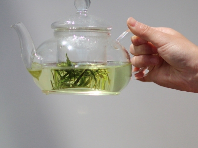 喝茶的好處和壞處分別是什么，長期喝茶有什么危害？