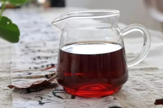 黑茶調(diào)理婦科病，女人喝黑茶好處太多了！