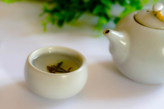 綠茶碧螺春怎么泡簡(jiǎn)易步驟，沖泡碧螺春的十二步驟口訣