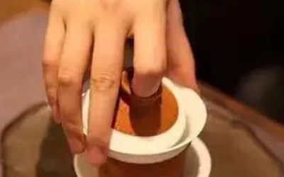 三才蓋碗的正確拿法，三才蓋碗抓碗法圖解