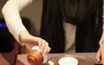 三才蓋碗的正確拿法，三才蓋碗抓碗法圖解