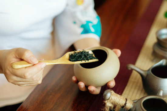 女人喝茶要行扣茶禮嗎，叩茶禮女士能用嗎？