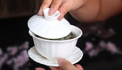 三才蓋碗的正確拿法，三才蓋碗抓碗法圖解