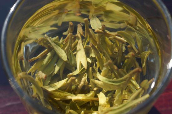 安吉白茶冷藏好還是冷凍好？這個需要根據(jù)存放時間來選擇