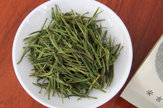 安吉白茶冷藏好還是冷凍好？這個需要根據(jù)存放時間來選擇