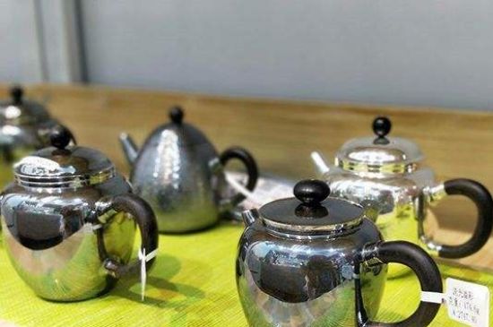 銀壺?zé)笏镉泻谏臇|西，為什么銀壺里有黑點(diǎn)