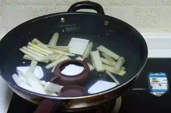 開壺放豆腐是錯誤的，新買的紫砂壺正確開壺建議