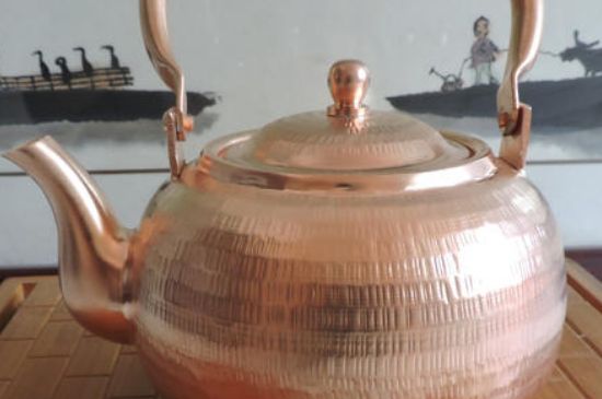 用銅壺?zé)惺裁唇?，銅壺煮水的兩大忌諱和好處