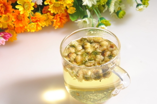喝菊花茶有什么效果，女人長(zhǎng)期喝菊花茶好嗎？