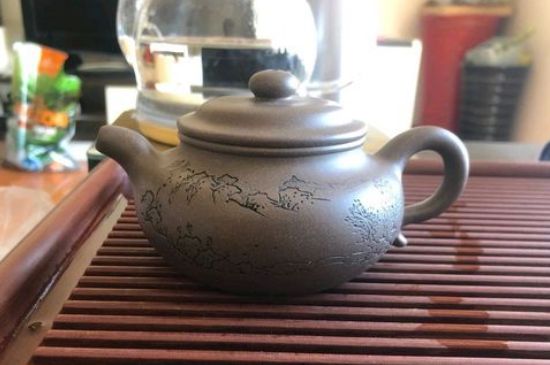 正宗紫砂壺多少錢一套，一套正宗宜興紫砂壺什么價格