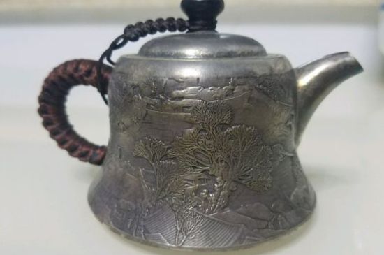 銀壺?zé)笏镉泻谏臇|西，為什么銀壺里有黑點(diǎn)