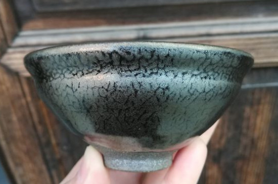 怎么鑒別建盞化學(xué)釉，真假建盞的對(duì)比與辨別