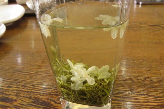 茉莉龍珠可以和什么一起泡茶，茉莉龍珠茶能加蜂蜜嗎？