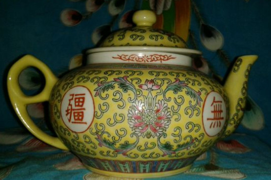 瓷壺適合泡什么茶，瓷器茶具喝什么茶好