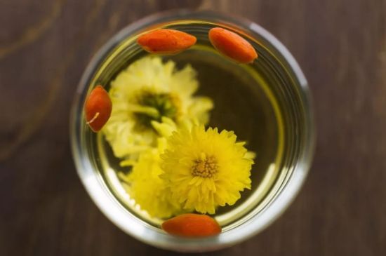 菊花茶的最佳搭配有哪幾樣，菊花茶和什么搭配喝效果好？