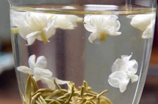 茉莉泡水禁忌，茉莉干花泡水的功效與禁忌