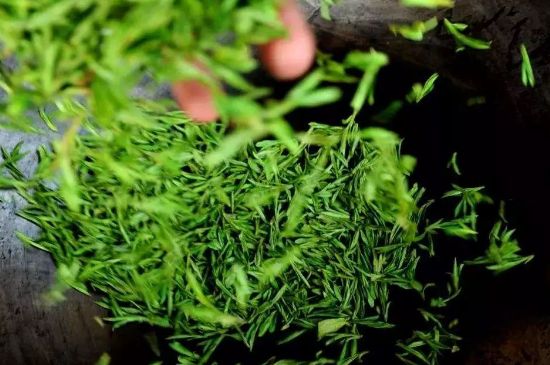 龍井茶炒茶葉怎么炒出好茶色，茶葉怎樣做出來最綠？