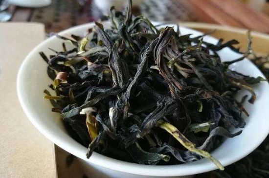 鴨屎香單叢雪片茶的特點(diǎn)，鳳凰雪片茶有什么特點(diǎn)？