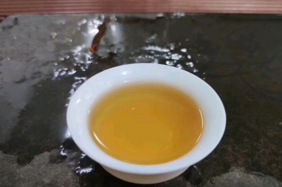 新舊白茶怎么區(qū)分，怎么分辨白茶是新還是舊