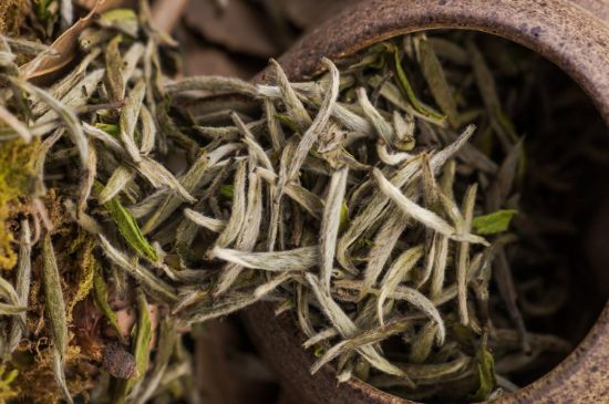 福鼎白茶要喝老的嗎，為什么喝白茶要喝老茶存新茶？