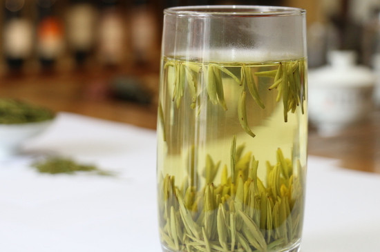 竹葉青茶泡不立起來怎么回事，竹葉青茶怎么泡立起來