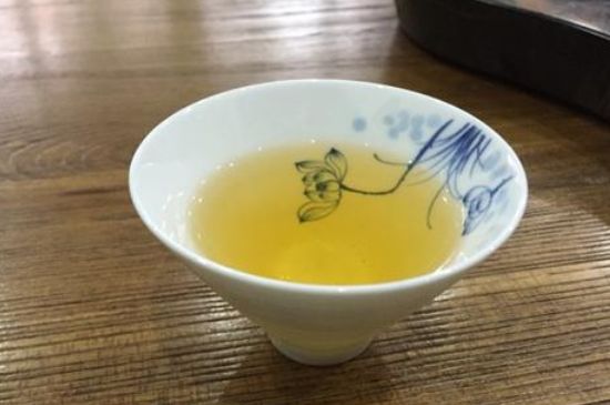 鴨屎香單叢雪片茶的特點(diǎn)，鳳凰雪片茶有什么特點(diǎn)？