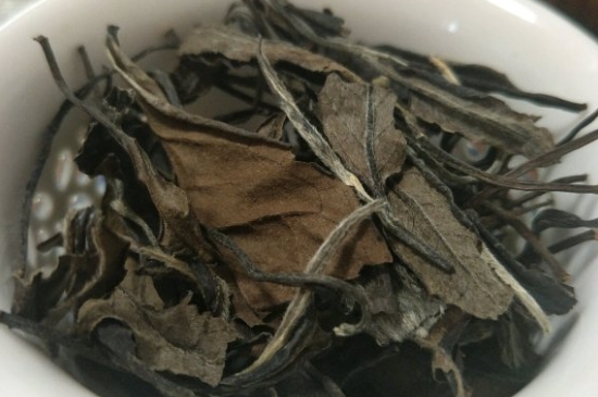 福鼎白茶貢眉和壽眉的區(qū)別，壽眉與貢眉有什么區(qū)別