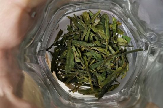 龍井茶放二年了能喝嗎，過期龍井茶的妙用！