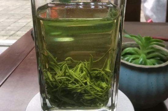 綠茶放了三年還能喝嗎，綠茶放久了喝了會(huì)怎樣