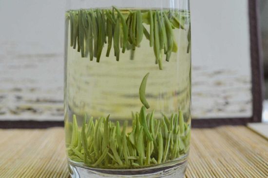 雀舌和竹葉青的區(qū)別，雀舌對比竹葉青圖片