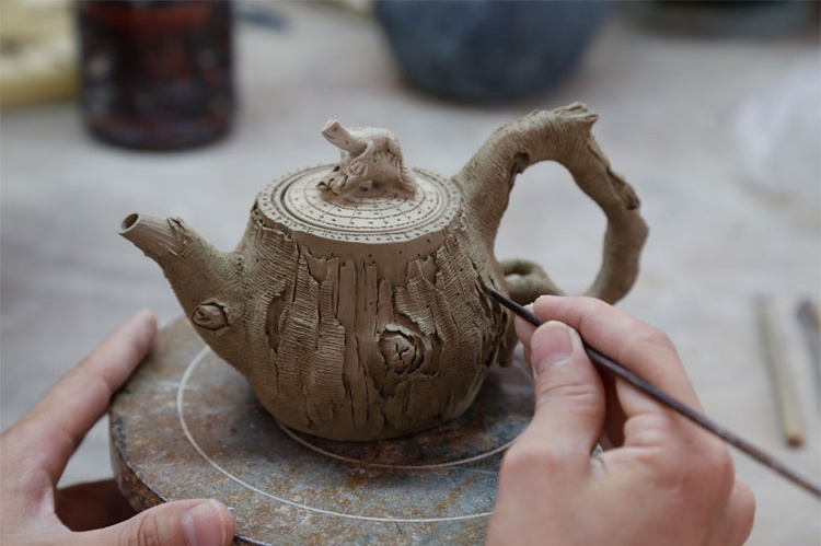 仿木外皮紫砂壺，創(chuàng)意木樁手工雕刻紫砂壺